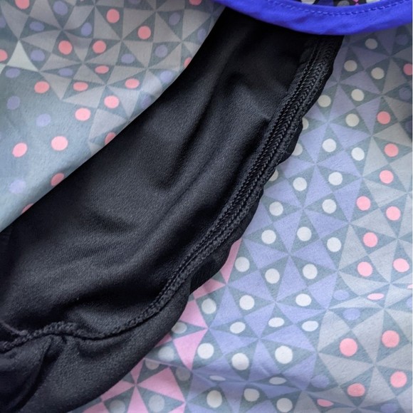 Victoria's Secret Player Run Shorts Geo Multi Color Medium - Picture 3 of 4